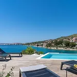 Luxury Seafront Roots With Private, Heated Pool, 5 En-suite Bedrooms, Enchanting Sea Views *