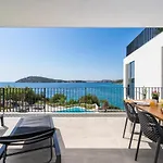 Luxury Seafront Roots With Private, Heated Pool, 5 En-suite Bedrooms, Enchanting Sea Views Ražanj