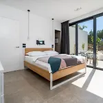 Βίλα Luxury Seafront Roots With Private, Heated Pool, 5 En-suite Bedrooms, Enchanting Sea Views Ražanj