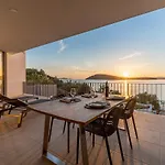 Luxury Seafront Roots With Private, Heated Pool, 5 En-suite Bedrooms, Enchanting Sea Views *