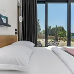 Luxury Seafront Roots With Private, Heated Pool, 5 En-suite Bedrooms, Enchanting Sea Views *