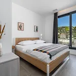 Luxury Seafront Roots With Private, Heated Pool, 5 En-suite Bedrooms, Enchanting Sea Views *