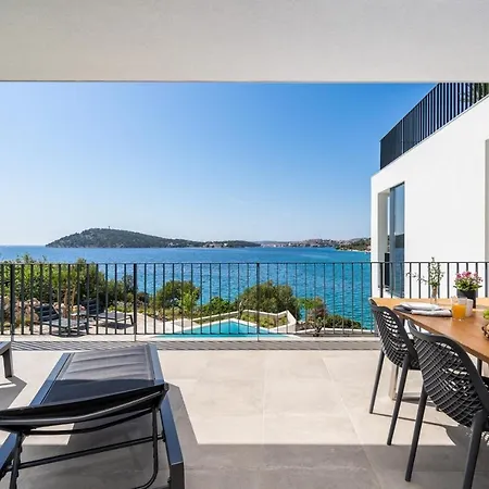 Luxury Seafront Roots With Private, Heated Pool, 5 En-suite Bedrooms, Enchanting Sea Views Ražanj
