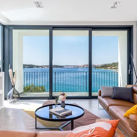 Villa Luxury Seafront Roots With Private, Heated Pool, 5 En-suite Bedrooms, Enchanting Sea Views Ražanj