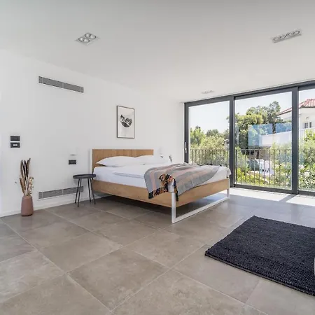 فيلة Luxury Seafront Roots With Private, Heated Pool, 5 En-suite Bedrooms, Enchanting Sea Views Ražanj