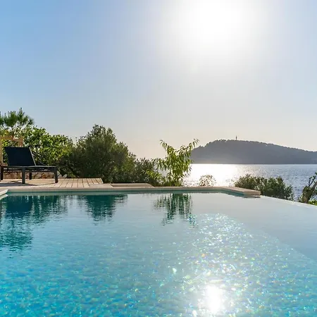 Luxury Seafront Roots With Private, Heated Pool, 5 En-suite Bedrooms, Enchanting Sea Views Ražanj