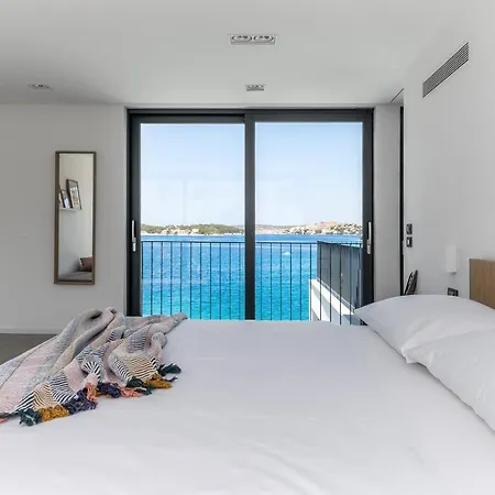 Luxury Seafront Roots With Private, Heated Pool, 5 En-suite Bedrooms, Enchanting Sea Views