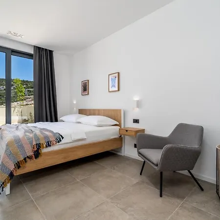 Villa Luxury Seafront Roots With Private, Heated Pool, 5 En-suite Bedrooms, Enchanting Sea Views
