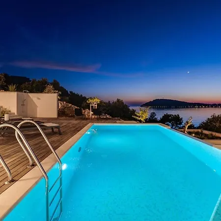 Luxury Seafront Roots With Private, Heated Pool, 5 En-suite Bedrooms, Enchanting Sea Views Razanj