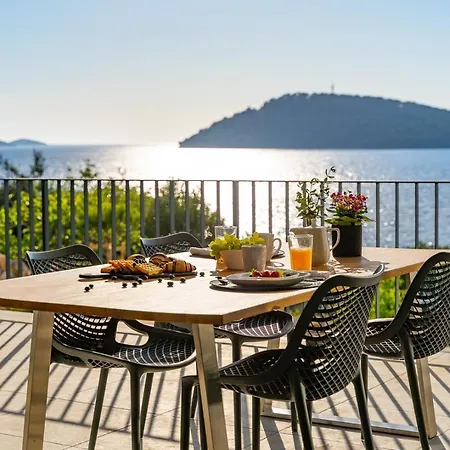 فيلة Luxury Seafront Roots With Private, Heated Pool, 5 En-suite Bedrooms, Enchanting Sea Views Ražanj