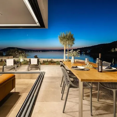 Luxury Seafront Roots With Private, Heated Pool, 5 En-suite Bedrooms, Enchanting Sea Views Ražanj