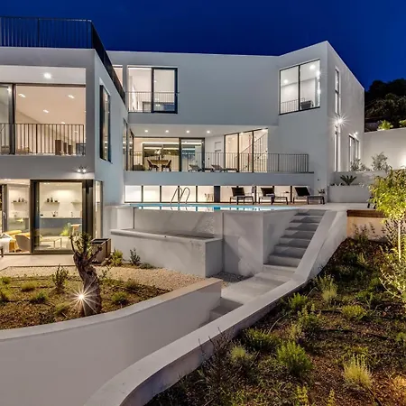 Villa Luxury Seafront Roots With Private, Heated Pool, 5 En-suite Bedrooms, Enchanting Sea Views *