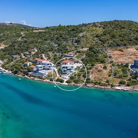 Villa Luxury Seafront Roots With Private, Heated Pool, 5 En-suite Bedrooms, Enchanting Sea Views Ražanj