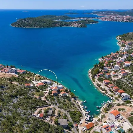 Luxury Seafront Roots With Private, Heated Pool, 5 En-suite Bedrooms, Enchanting Sea Views