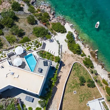 Villa Luxury Seafront Roots With Private, Heated Pool, 5 En-suite Bedrooms, Enchanting Sea Views Ražanj