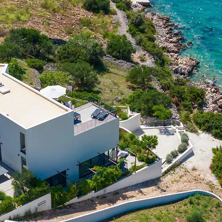 Villa Luxury Seafront Roots With Private, Heated Pool, 5 En-suite Bedrooms, Enchanting Sea Views