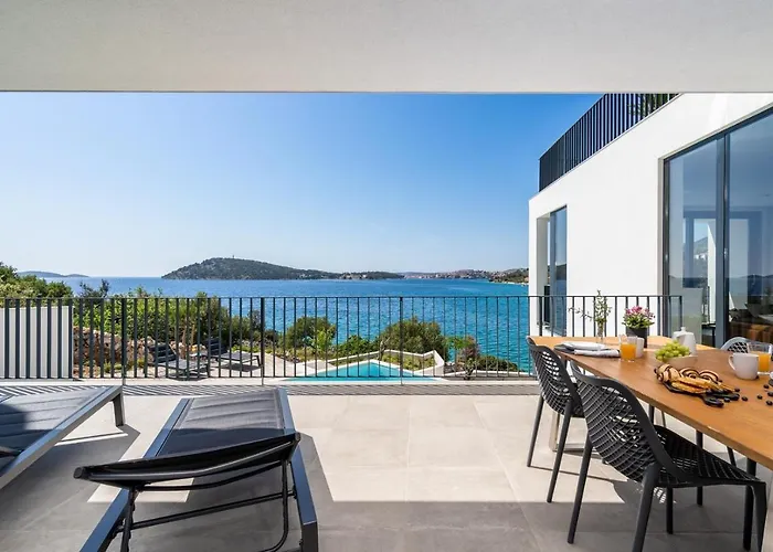 Luxury Seafront Roots With Private, Heated Pool, 5 En-suite Bedrooms, Enchanting Sea Views Ražanj