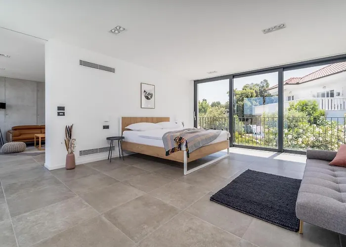 וילה Luxury Seafront Roots With Private, Heated Pool, 5 En-suite Bedrooms, Enchanting Sea Views Ražanj