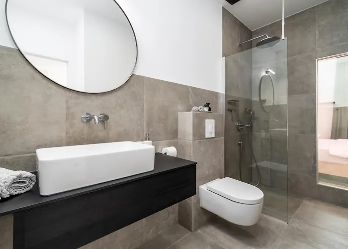 Villa Luxury Seafront Roots With Private, Heated Pool, 5 En-suite Bedrooms, Enchanting Sea Views *