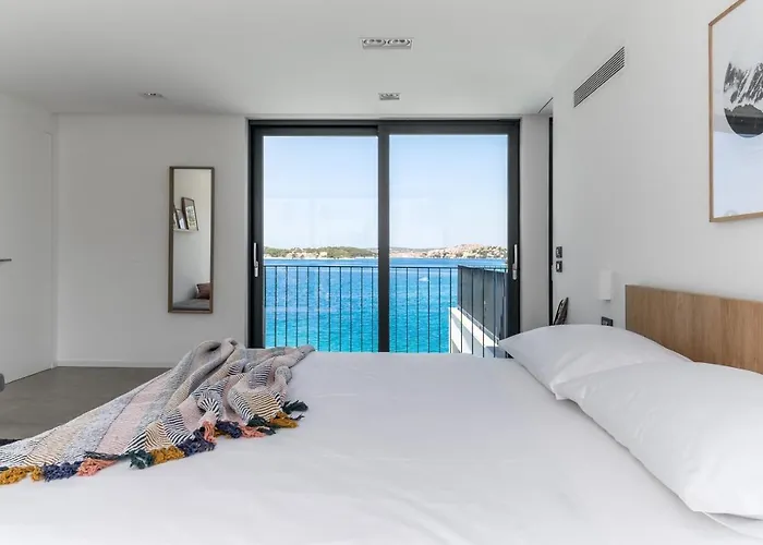 Luxury Seafront Roots With Private, Heated Pool, 5 En-suite Bedrooms, Enchanting Sea Views