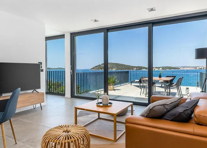 Vila Luxury Seafront Roots With Private, Heated Pool, 5 En-suite Bedrooms, Enchanting Sea Views Razanj