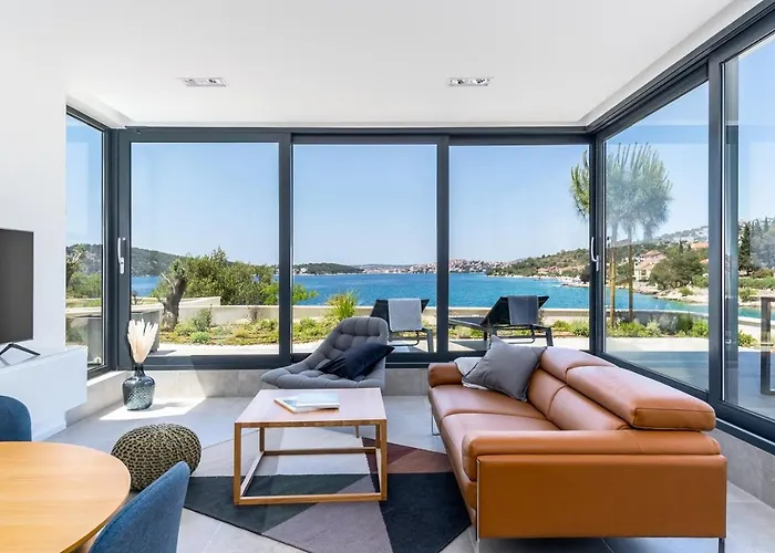 Villa Luxury Seafront Roots With Private, Heated Pool, 5 En-suite Bedrooms, Enchanting Sea Views