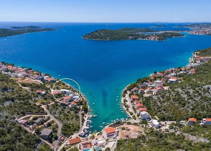 Luxury Seafront Roots With Private, Heated Pool, 5 En-suite Bedrooms, Enchanting Sea Views *