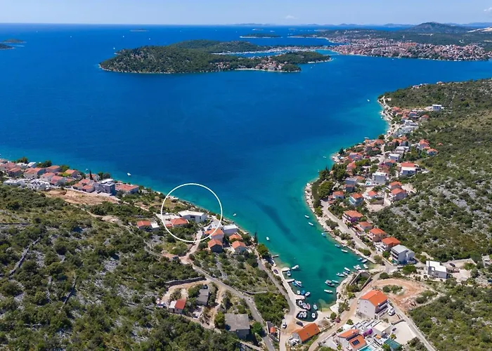 Luxury Seafront Roots With Private, Heated Pool, 5 En-suite Bedrooms, Enchanting Sea Views