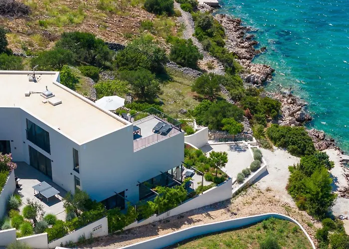 Villa Luxury Seafront Roots With Private, Heated Pool, 5 En-suite Bedrooms, Enchanting Sea Views